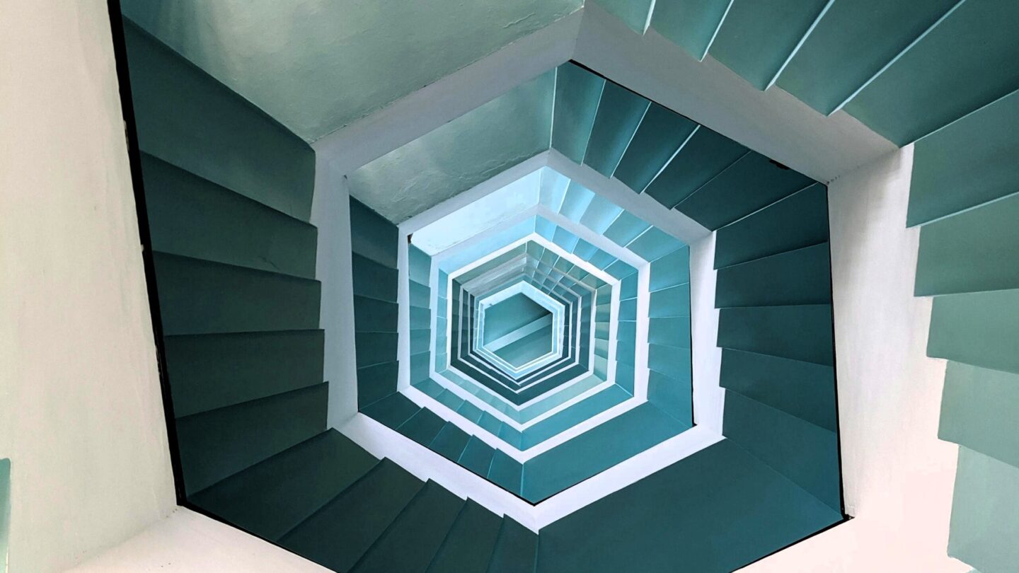 Pexels mithulvarshan 3023211 16x9 stairs